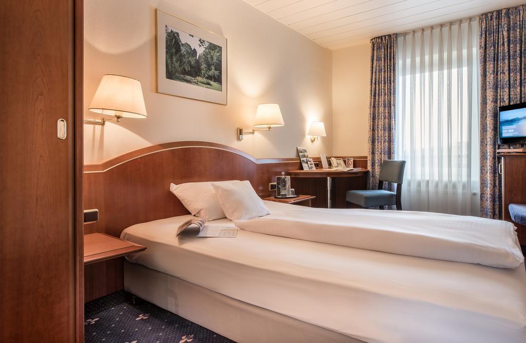 Akzent Hotel Koehler Гисен Экстерьер фото