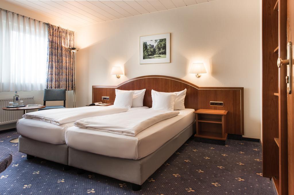 Akzent Hotel Koehler Гисен Экстерьер фото