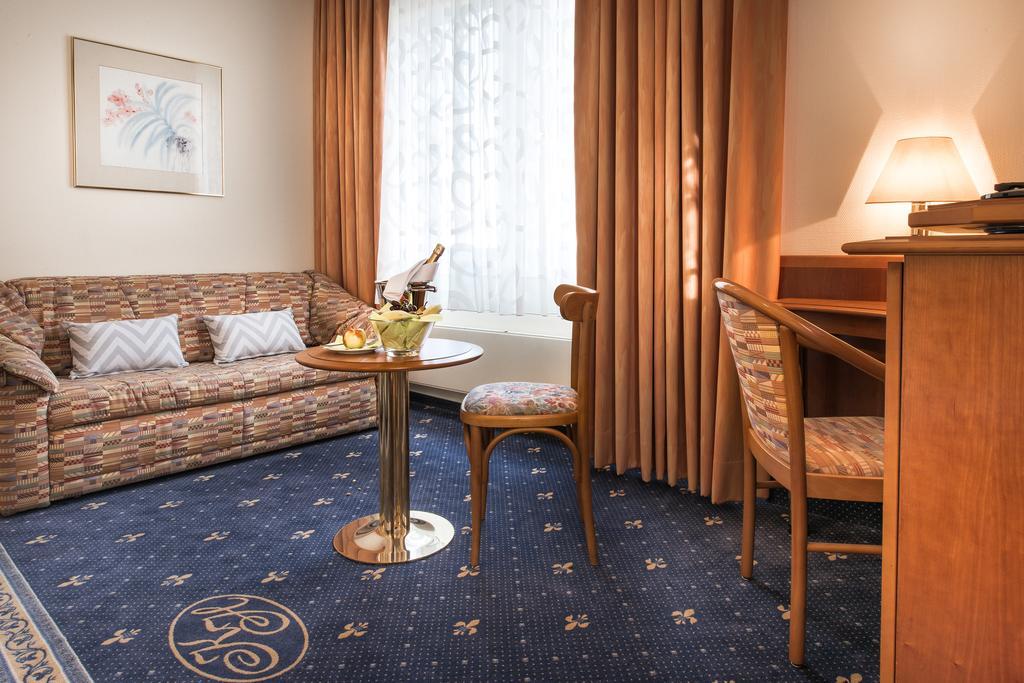 Akzent Hotel Koehler Гисен Экстерьер фото