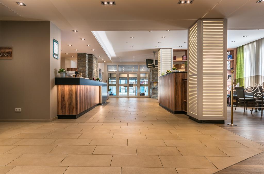 Akzent Hotel Koehler Гисен Экстерьер фото